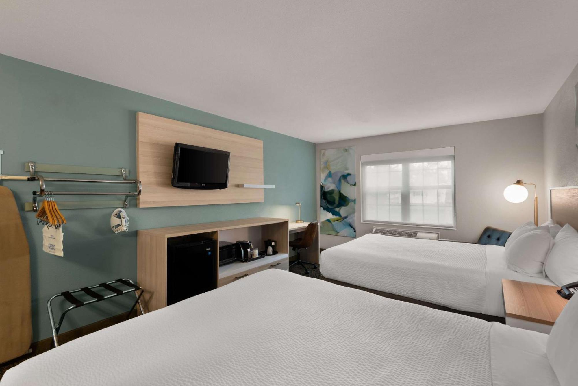 Queen Room Two Queen Beds Mobility Access or Non-Smoking